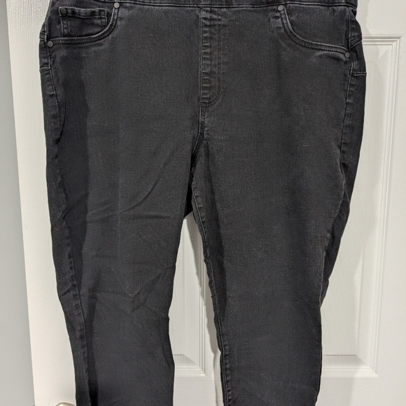 D. Jeans Black Skinny Denim Jeans in Size 20W (Pull On Style) - Picture 4 of 11